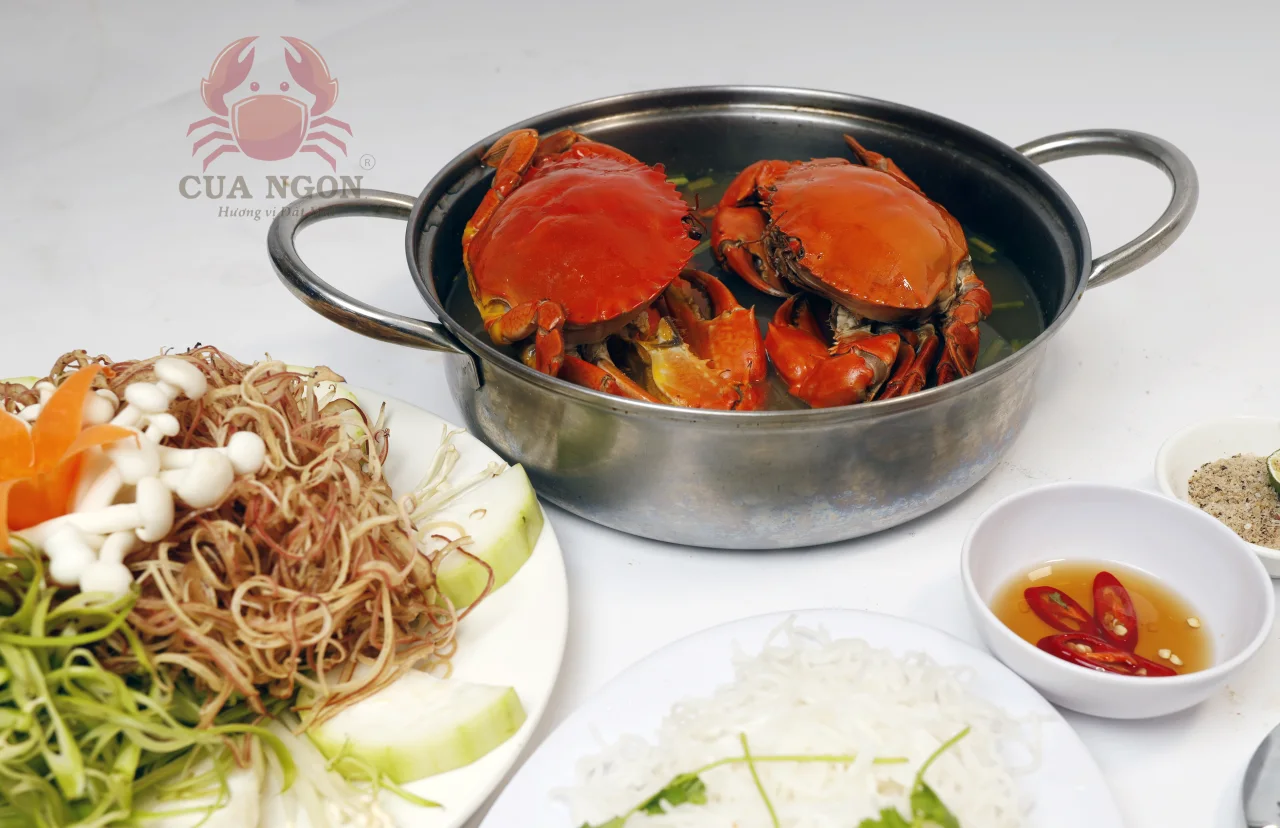 Món lẩu cua Cà Mau tươi ngon với các loại rau nhúng đa dạng