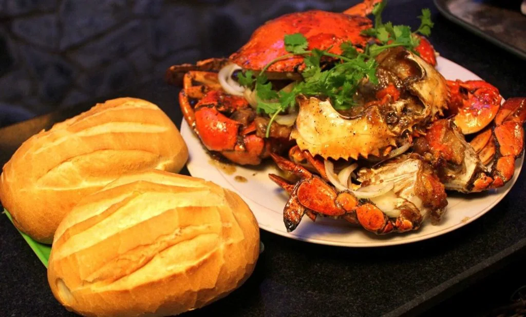 Món cua gạch son rang me đỏ rực hấp dẫn với sốt me sánh quyện