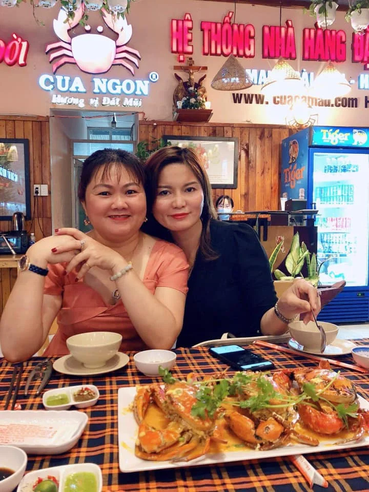 Cua sốt trứng muối ho&agrave;ng kim - M&oacute;n ngon tuyệt của ẩm thực Singapore