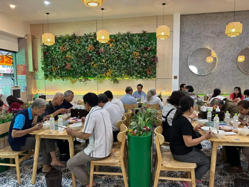 Tô phở khô Gia Lai truyền thống tại quán Hoa Pơ Lang
