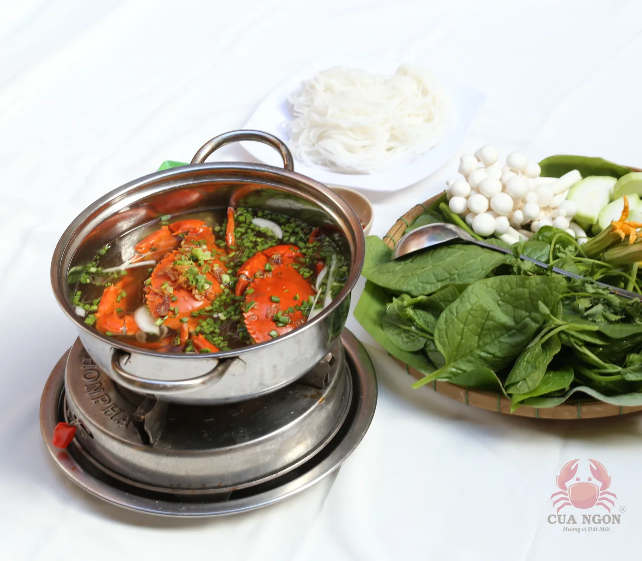 Nạp năng lượng bằng Lẩu Ri&ecirc;u Cua buổi trưa cho một buổi chiều l&agrave;m việc hiệu quả