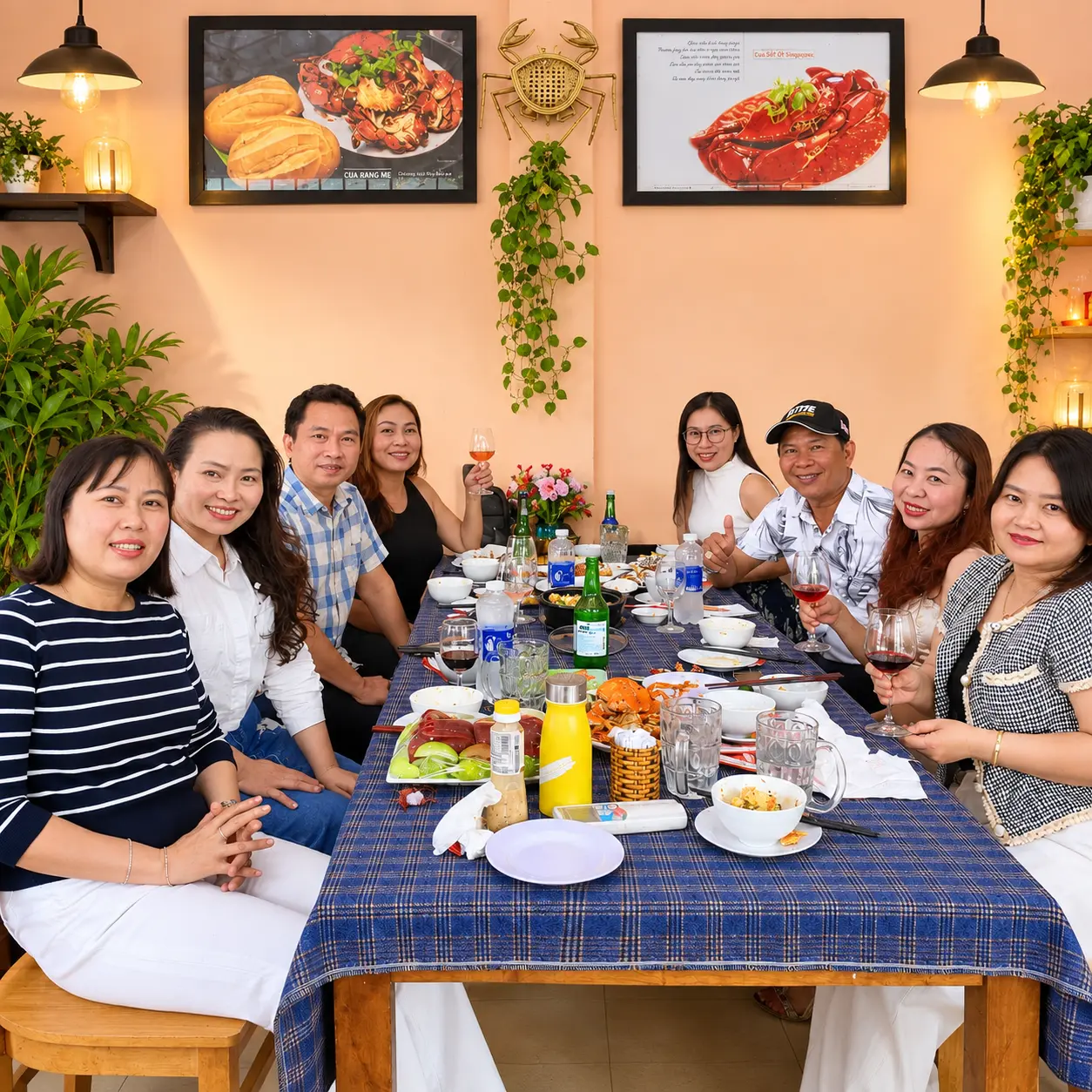 Qu&aacute;n cua C&agrave; Mau gần s&acirc;n bay T&acirc;n Sơn Nhất | Cua Ngon